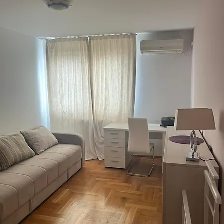 Lux 7 Apartamento *