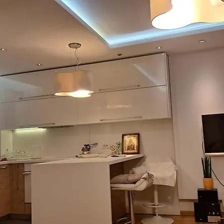 Lux 7 Apartment *